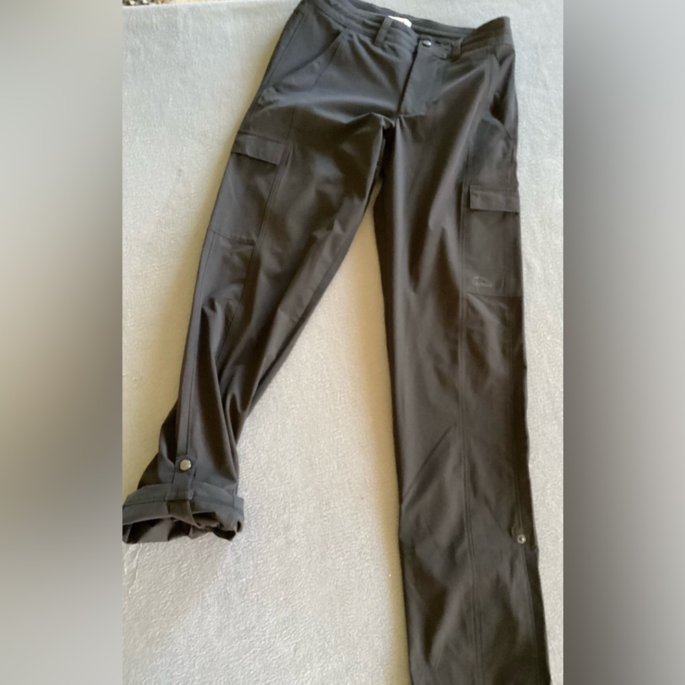 L.L BEAN Women's Mountainside Pants
SZ 6 M/T
Waist 15”
Rise 7”
Inseam 32.5”